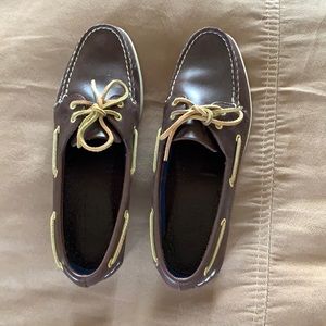 Sperry 9 narrow boat shoes